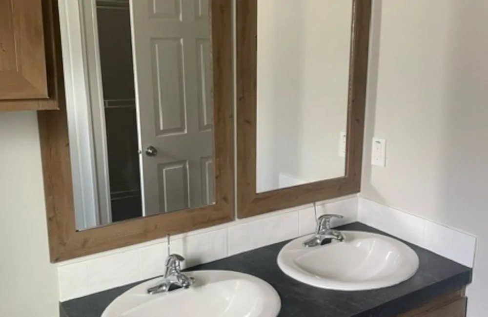 Landmark 50 – LM16502L-Bathroom Landmark 50 - LM16502L-Bathroom