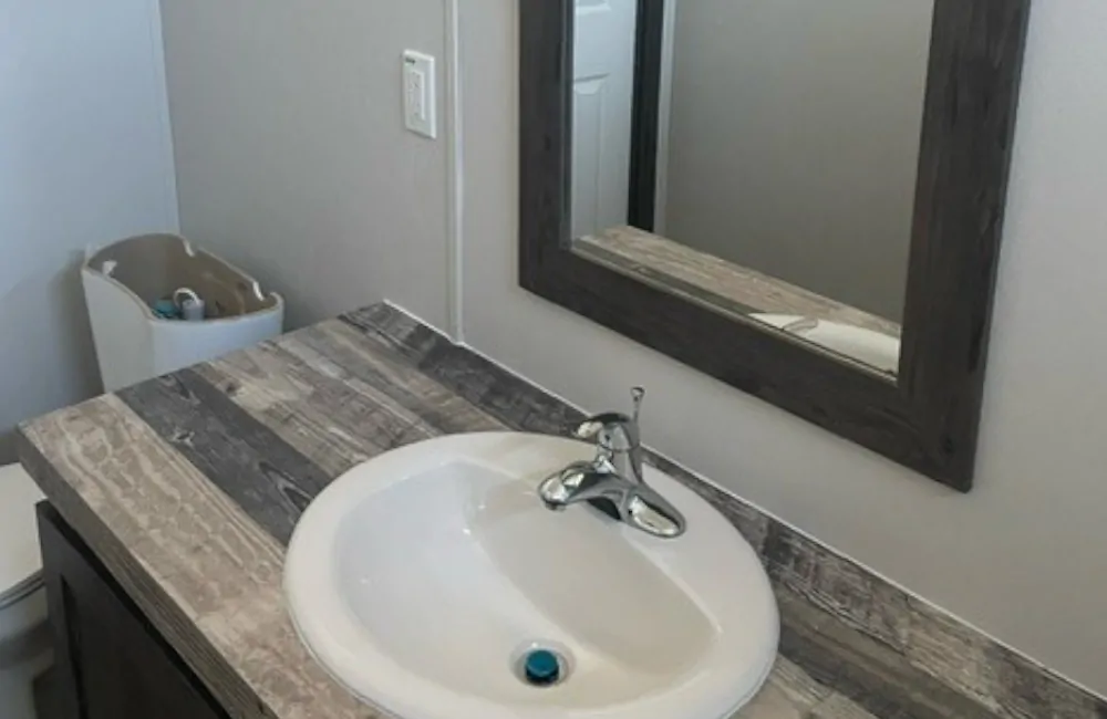 Landmark 56 - LM16562L-Bathroom2