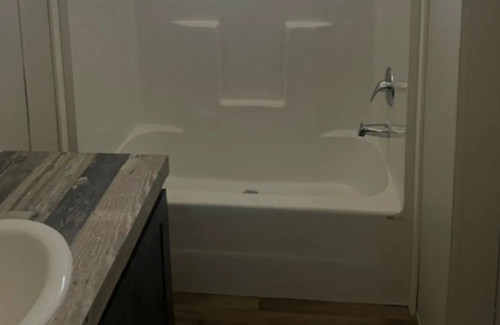 Landmark 56 - LM16562L-Bathroom3