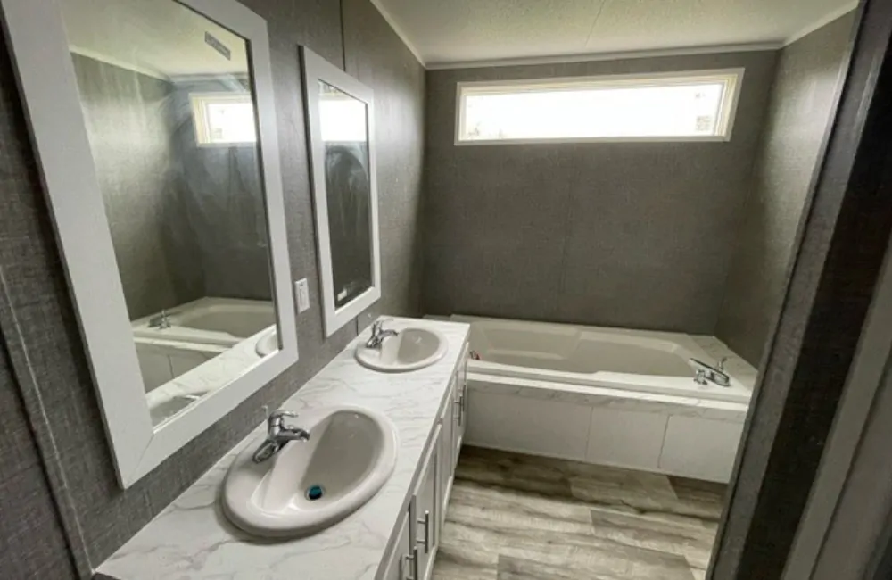 Landmark 76I - LM16763I-Bathroom2