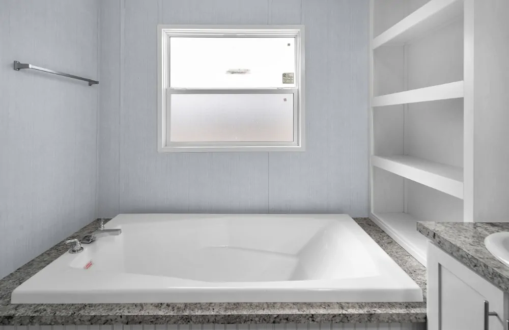 Maxx ELITE 76R-Bathroom2 Maxx ELITE 76R-Bathroom2