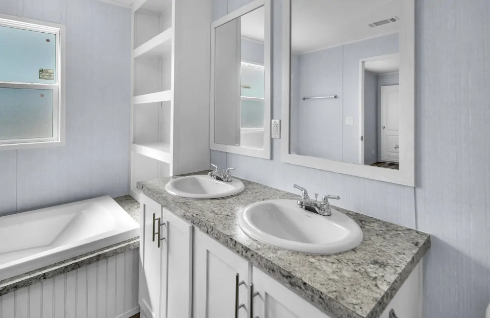 Maxx ELITE 76R-Bathroom3 Maxx ELITE 76R-Bathroom3