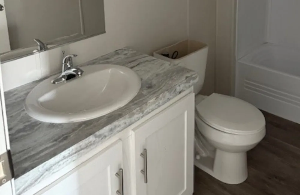 Fleetwood Valu 40 - V414401U-Bathroom2