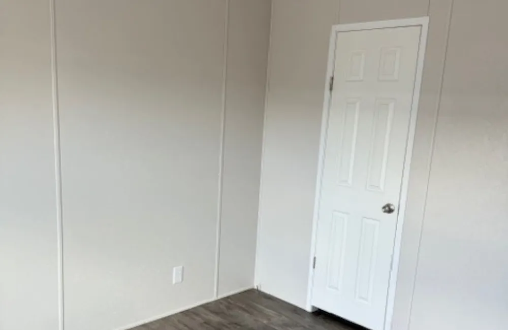 Fleetwood Valu 40 - V414401U-Bedroom2